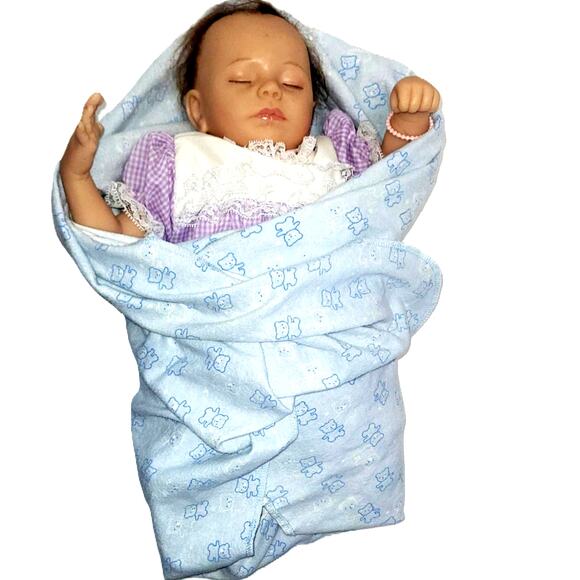 Reborn Baby Doll With 4 Outfits, Diaper, a Beanie & Blanket By Andrea Arcello - Picture 4 of 15